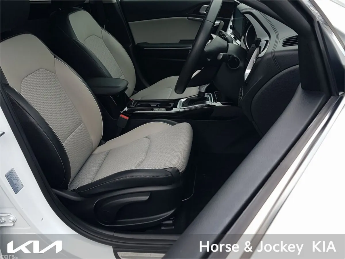 Kia XCeed Hatchback, Petrol Plug-in Hybrid, 2020, White