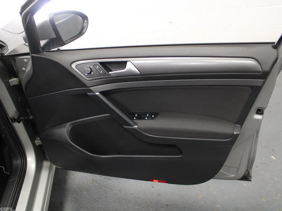 Volkswagen Golf Hatchback, Petrol, 2019, Silver