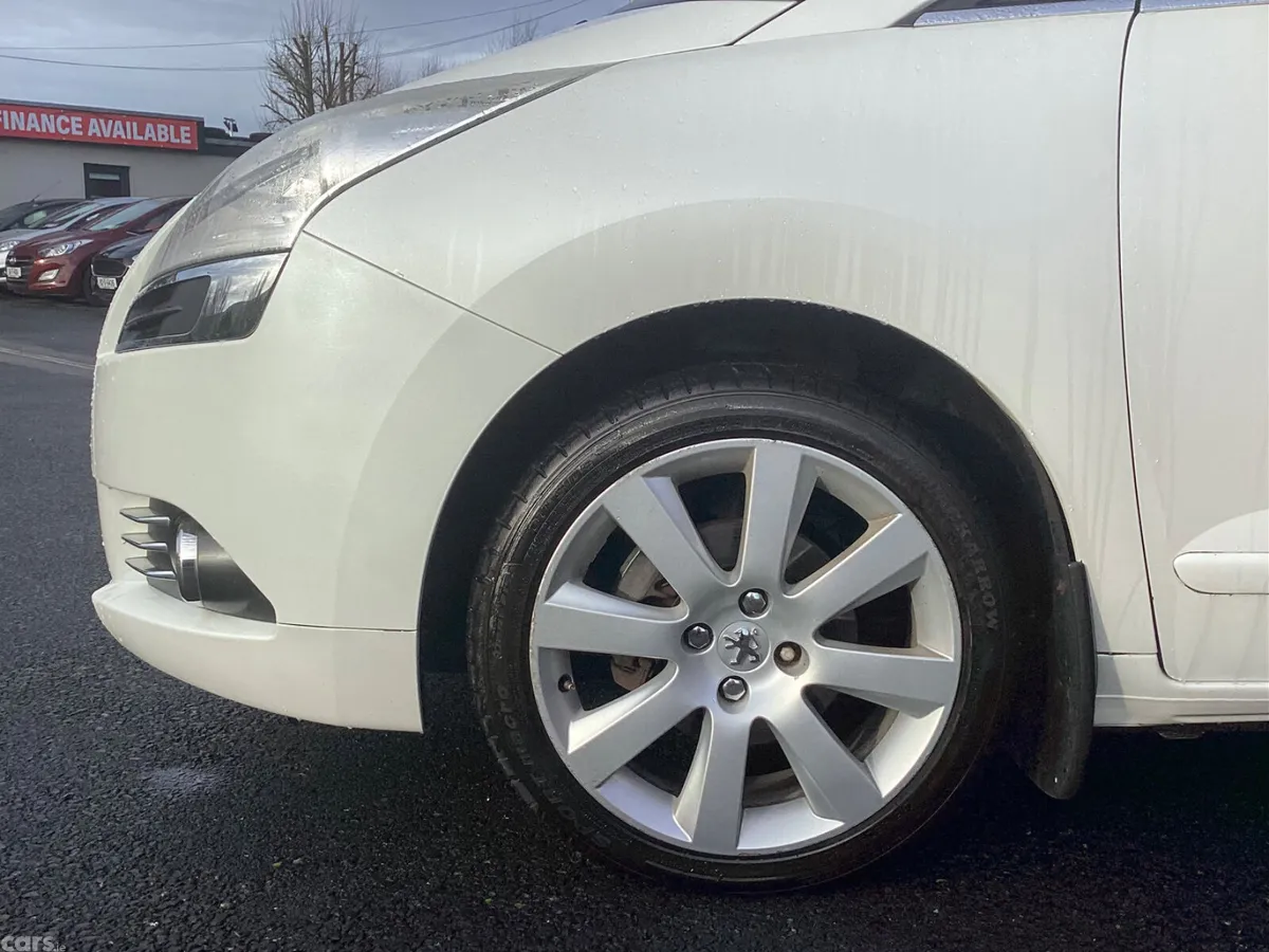 Peugeot 5008 MPV, Diesel, 2014, White