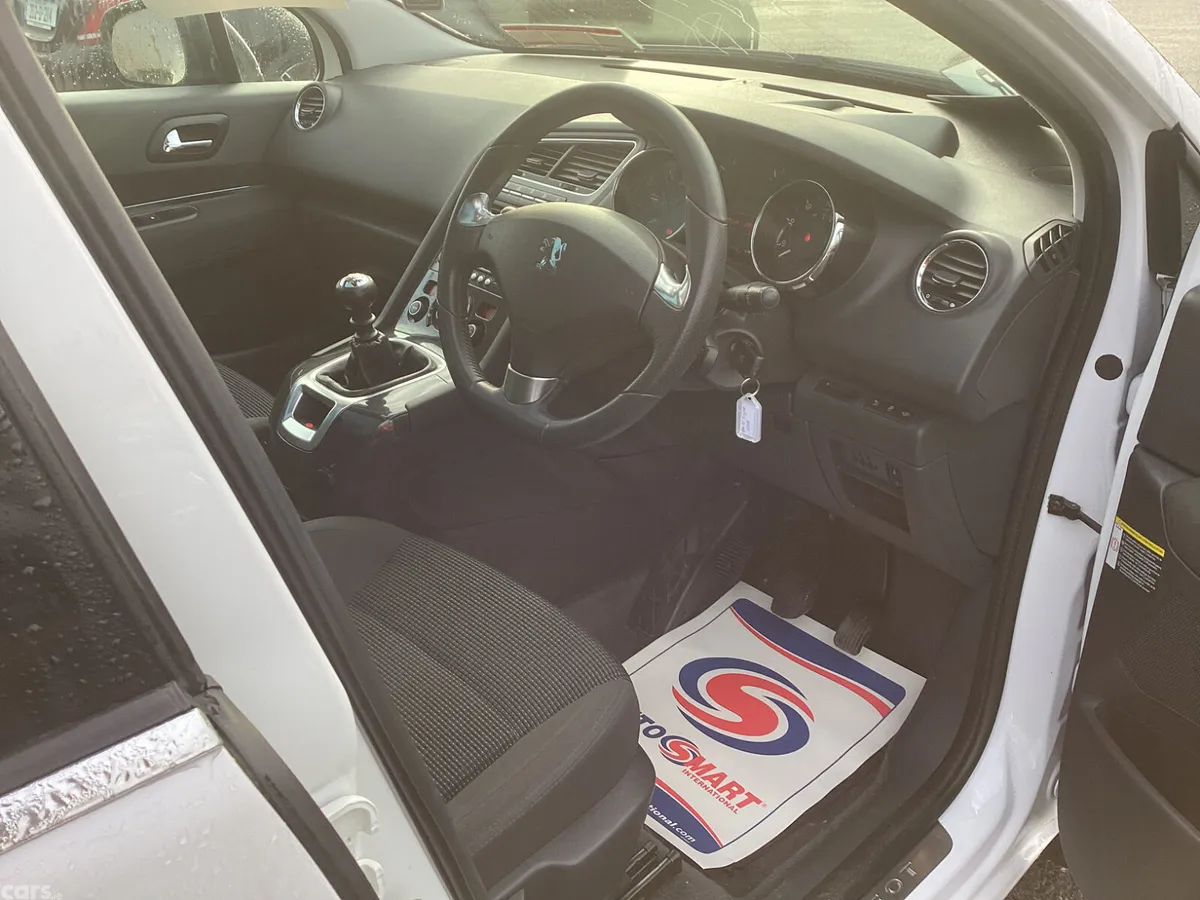 Peugeot 5008 MPV, Diesel, 2014, White
