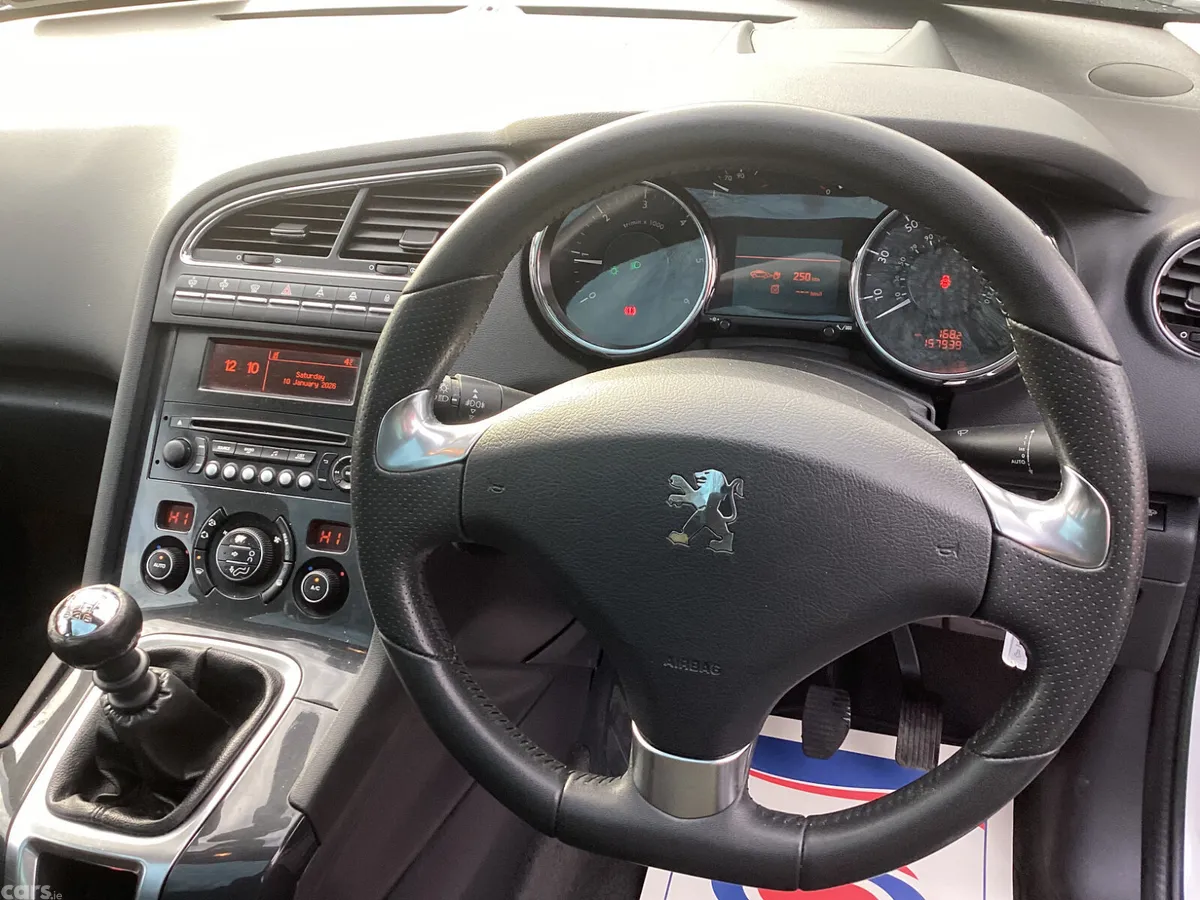 Peugeot 5008 MPV, Diesel, 2014, White
