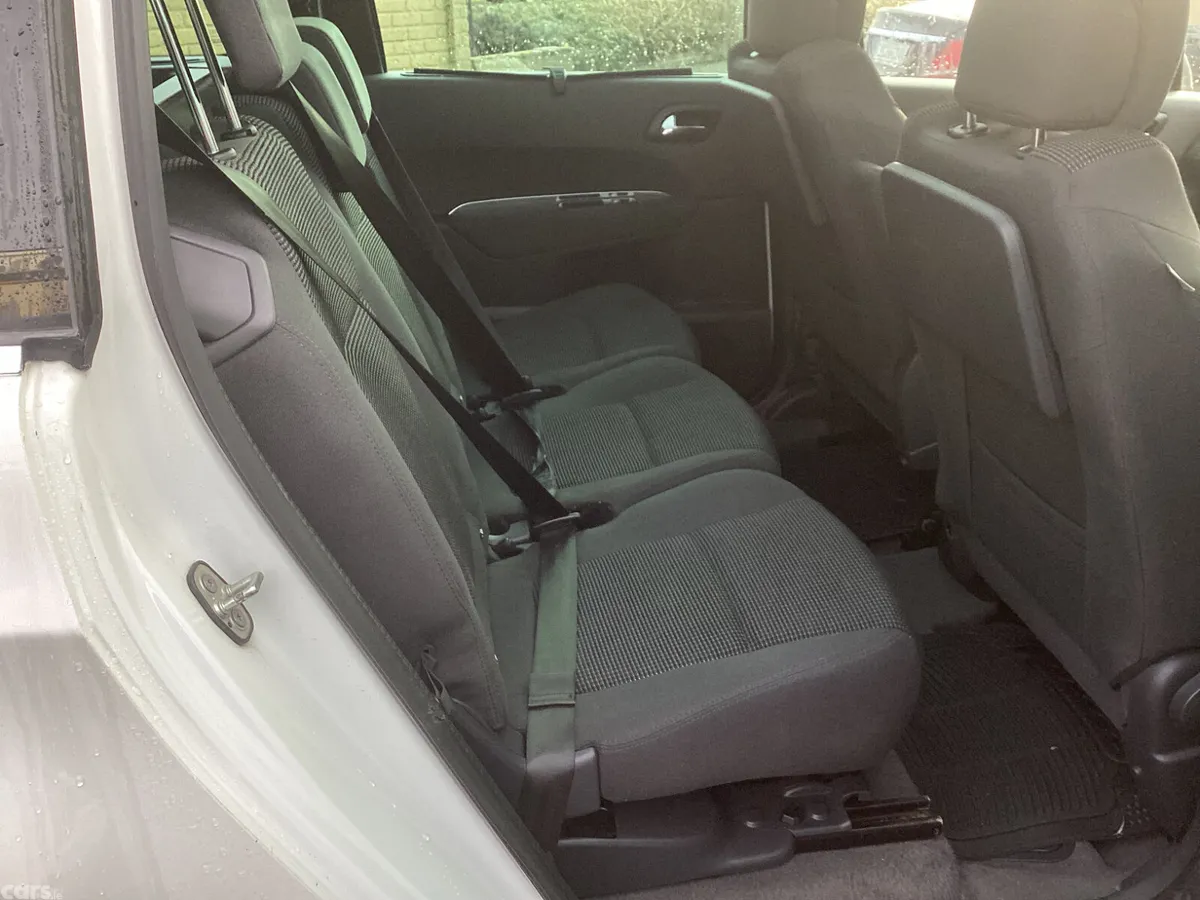 Peugeot 5008 MPV, Diesel, 2014, White