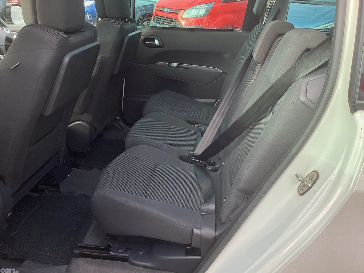 Peugeot 5008 MPV, Diesel, 2014, White