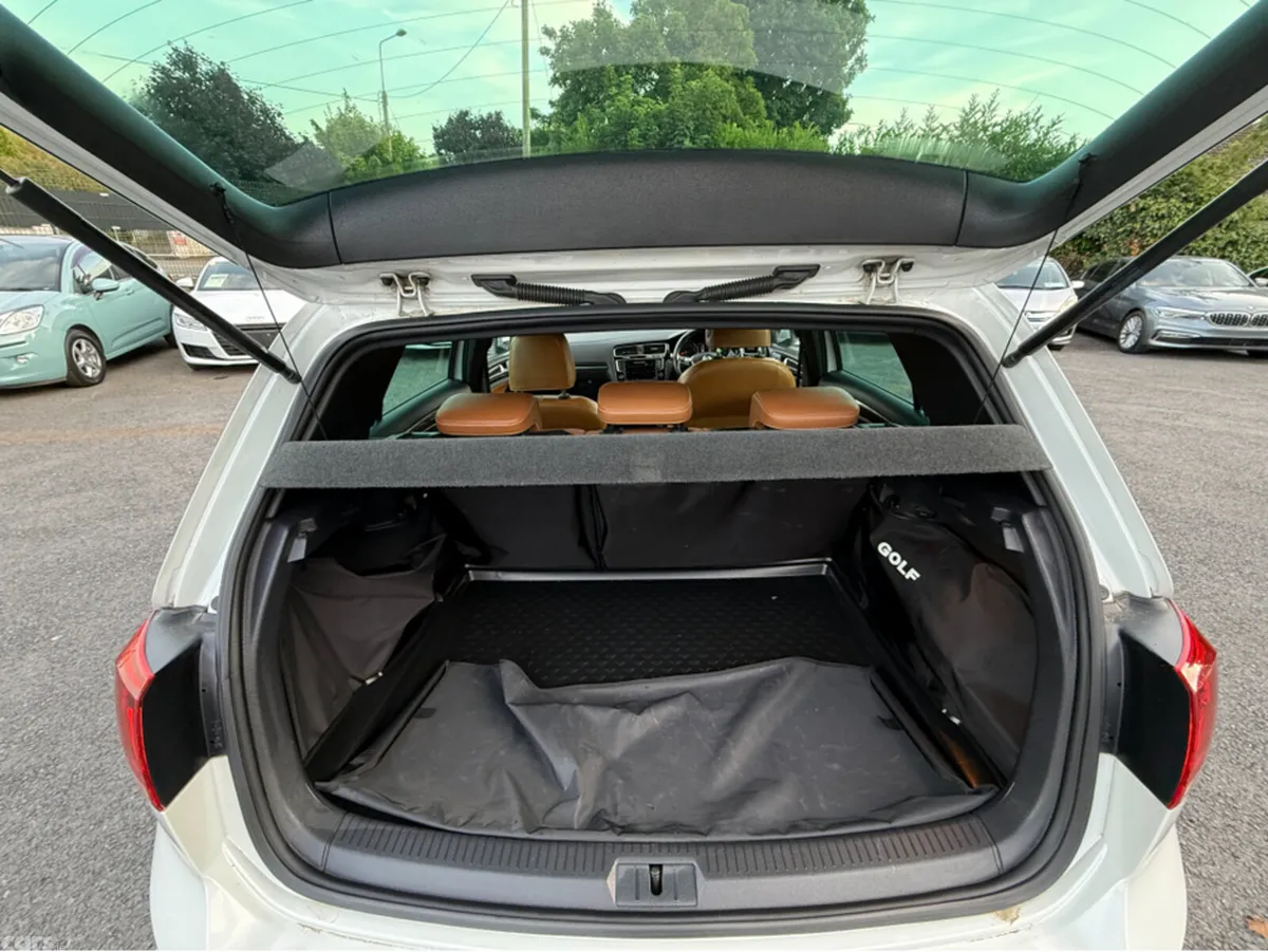 Volkswagen Golf Hatchback, Petrol, 2015, White