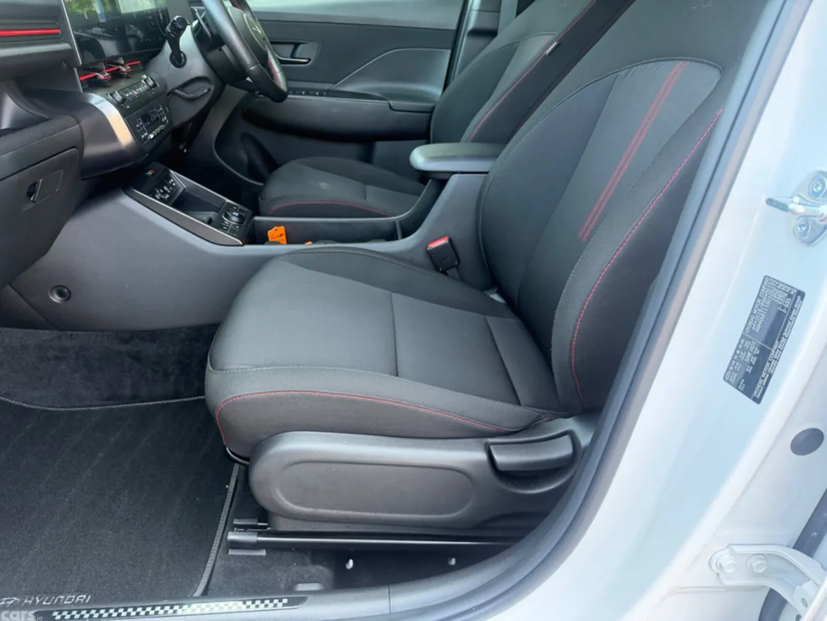 Hyundai KONA MPV, Petrol Hybrid, 2025, White