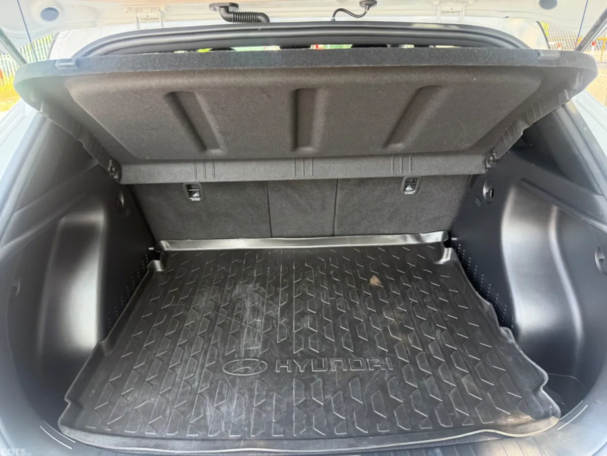 Hyundai KONA MPV, Petrol Hybrid, 2025, White