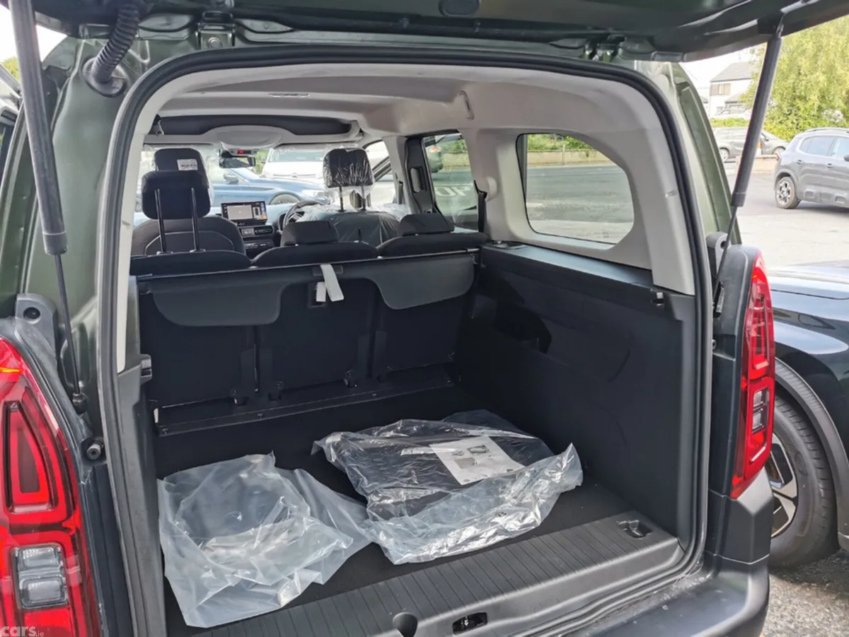 Citroen Berlingo Multispace MPV, Diesel, 2025, Green