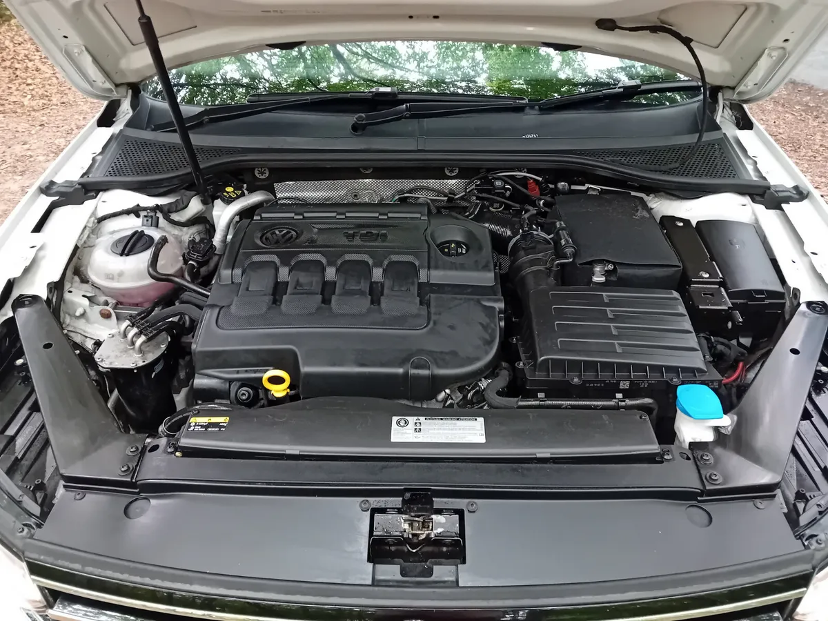 Volkswagen Passat Estate, Diesel, 2017, White