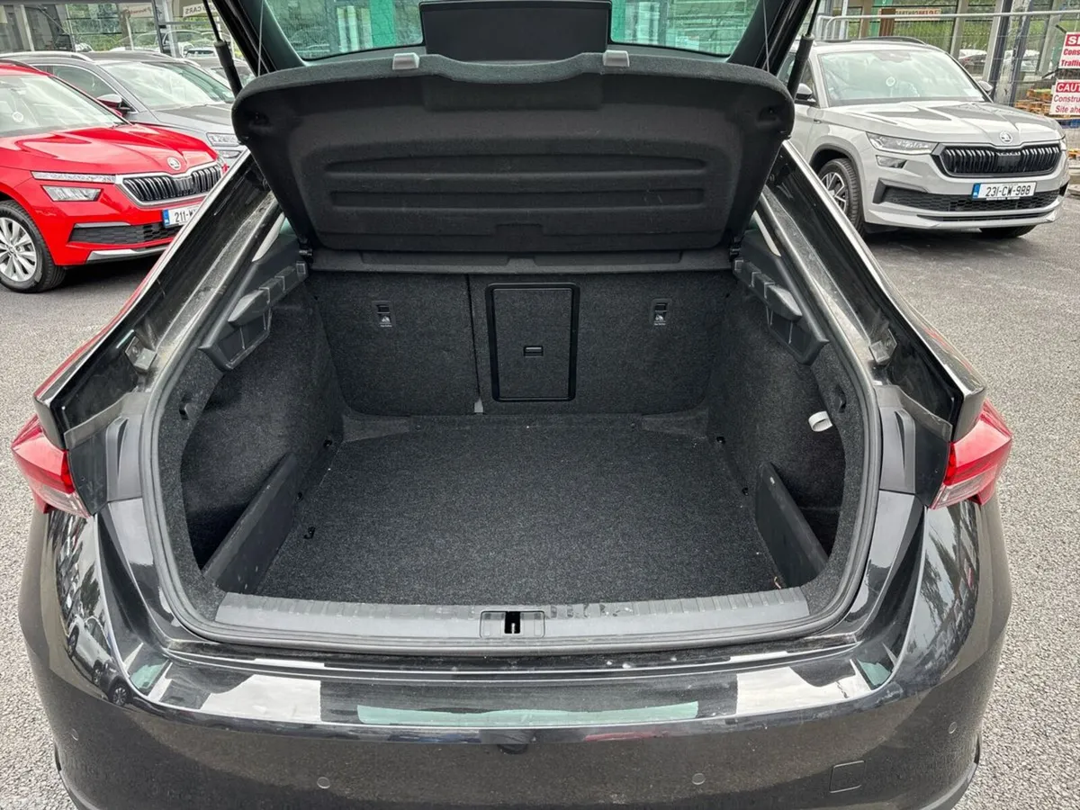 Skoda Octavia Saloon, Diesel, 2025, Black