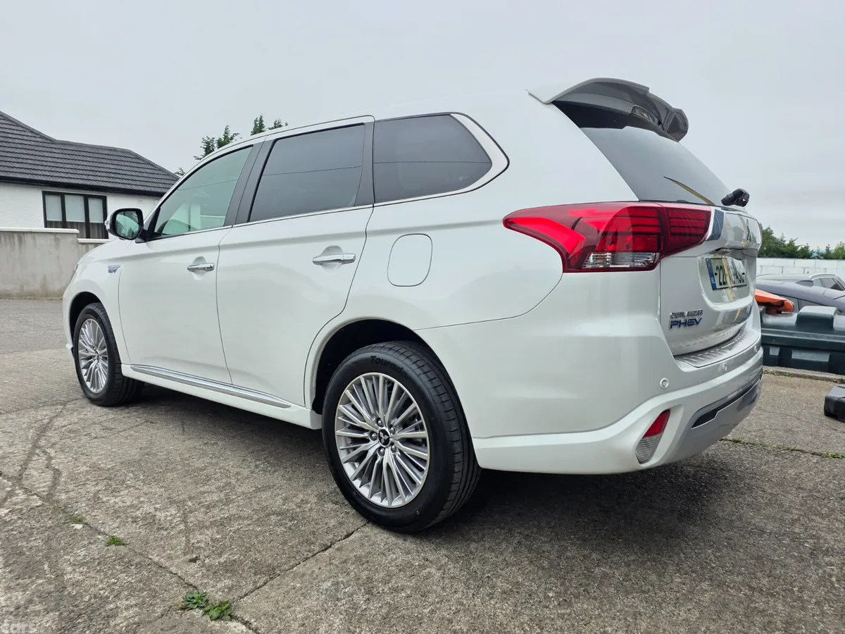 Mitsubishi Outlander SUV, Petrol Plug-in Hybrid, 2022, White