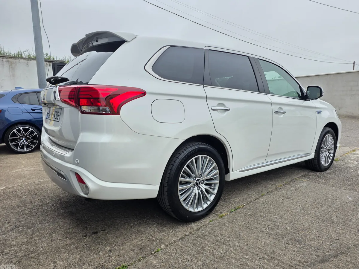 Mitsubishi Outlander SUV, Petrol Plug-in Hybrid, 2022, White