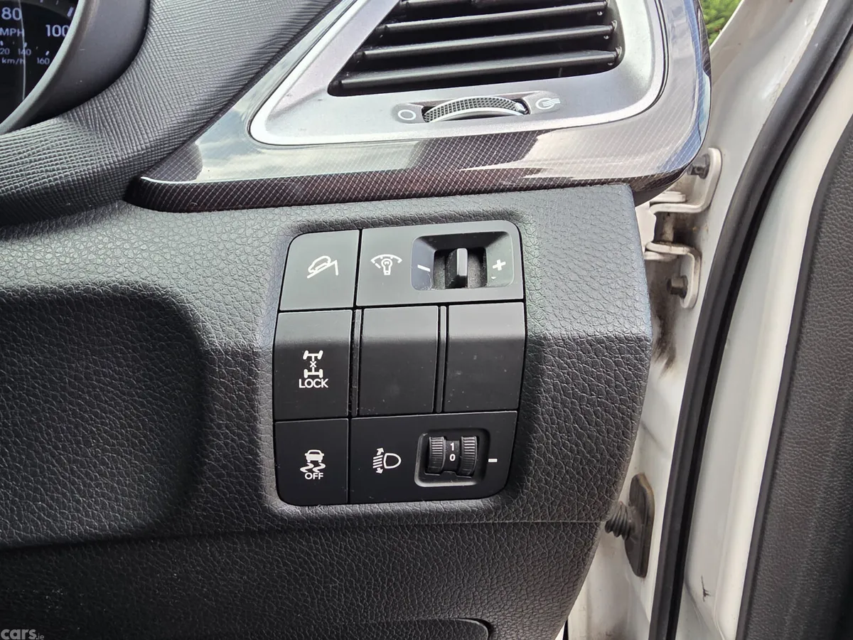 Hyundai Santa Fe SUV, Diesel, 2014, White