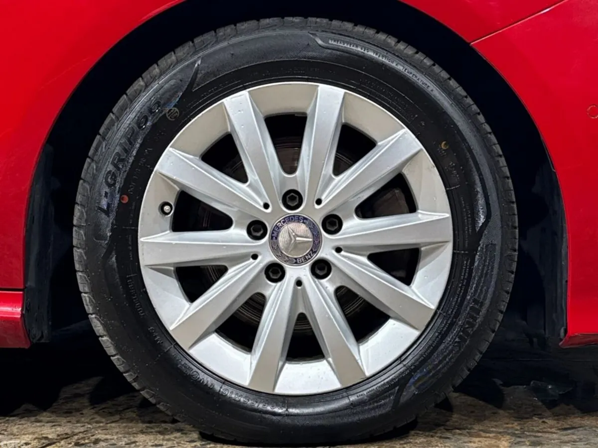 Mercedes-Benz B-Class Hatchback, Petrol, 2017, Red
