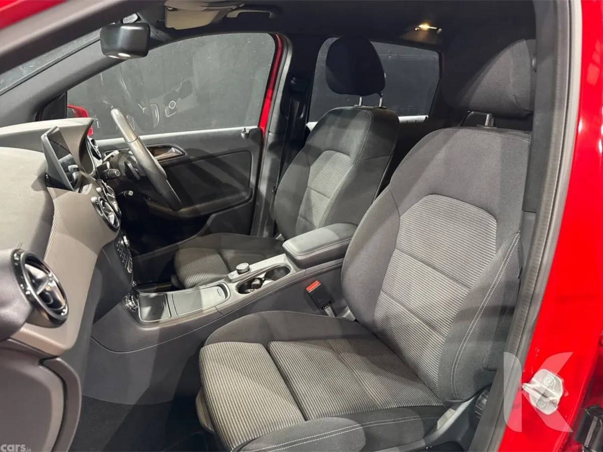 Mercedes-Benz B-Class Hatchback, Petrol, 2017, Red
