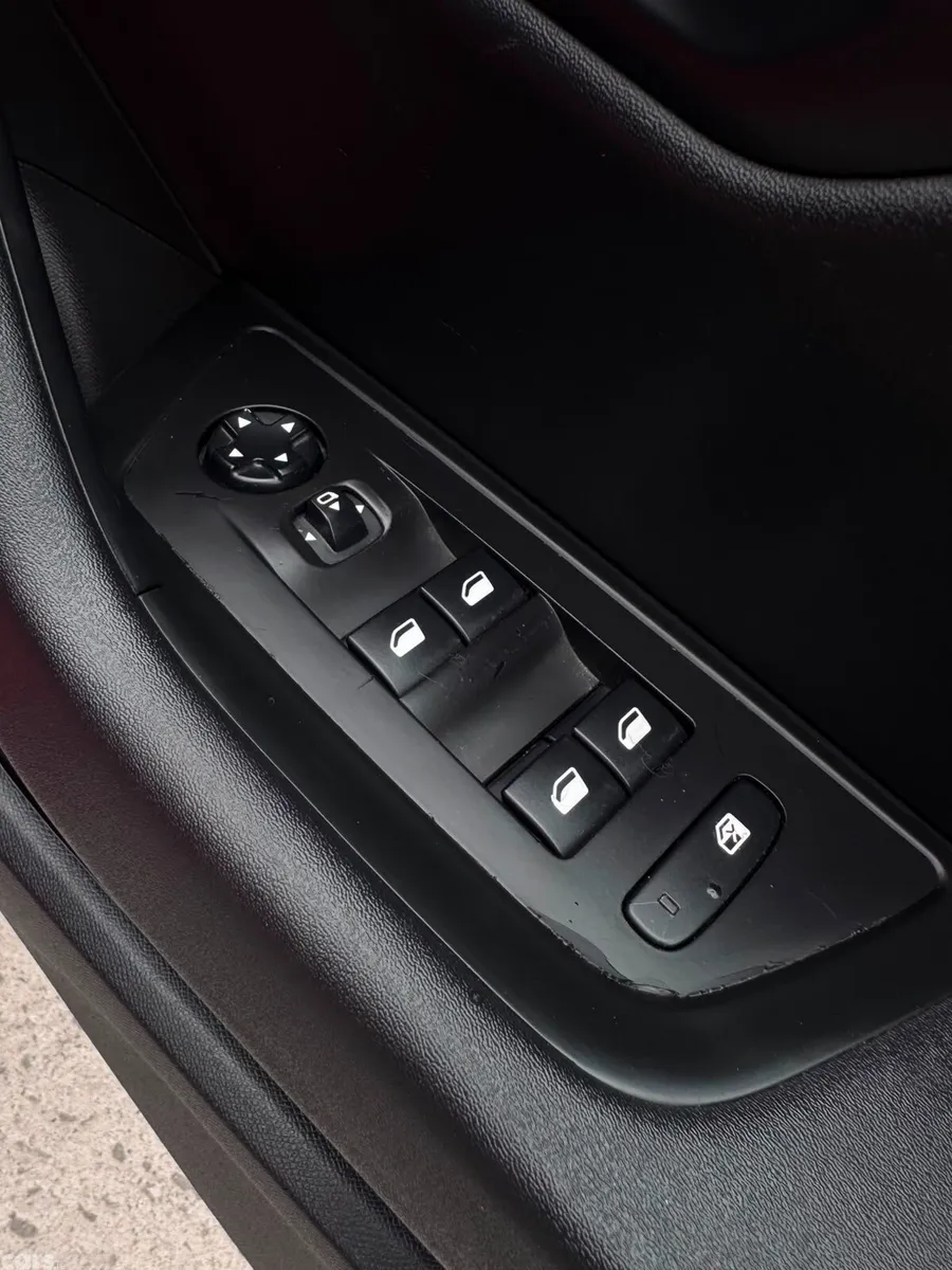 Peugeot 508 Estate/Jeep, Petrol Plug-in Hybrid, 2022, Red