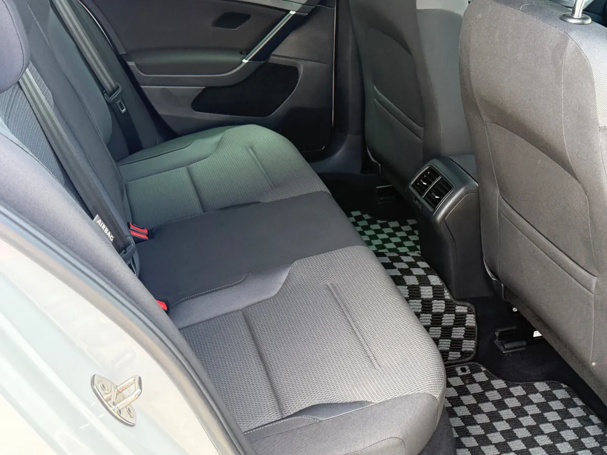 Volkswagen Golf Hatchback, Petrol, 2017, White