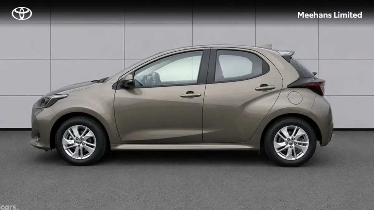 Toyota Yaris Hatchback, Petrol Hybrid, 2023, Bronze