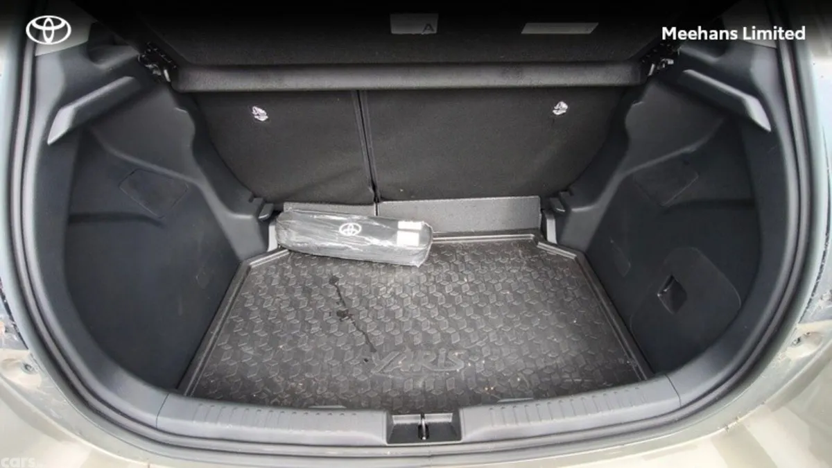 Toyota Yaris Hatchback, Petrol Hybrid, 2023, Bronze