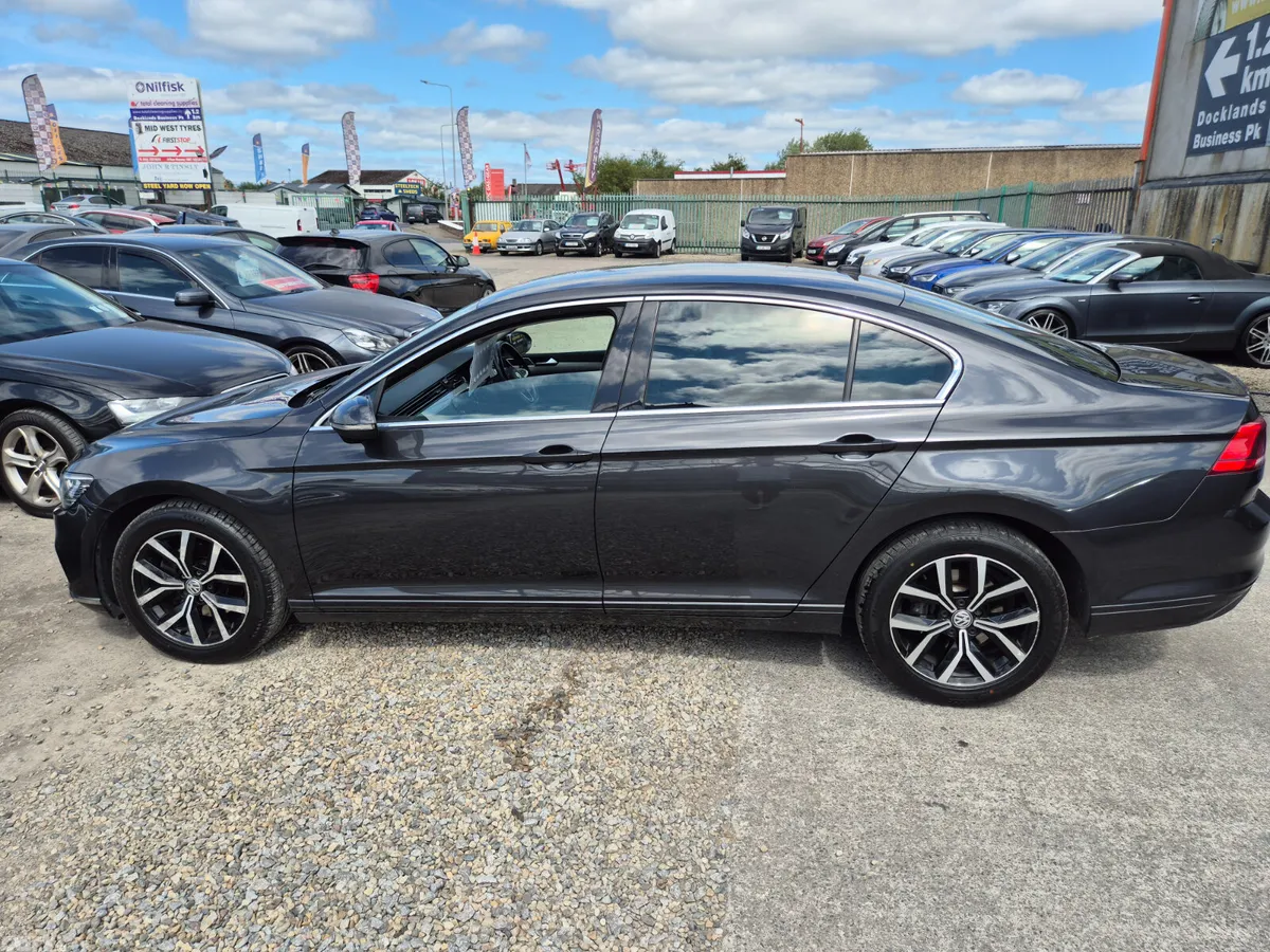 Volkswagen Passat Saloon, Diesel, 2019, Grey