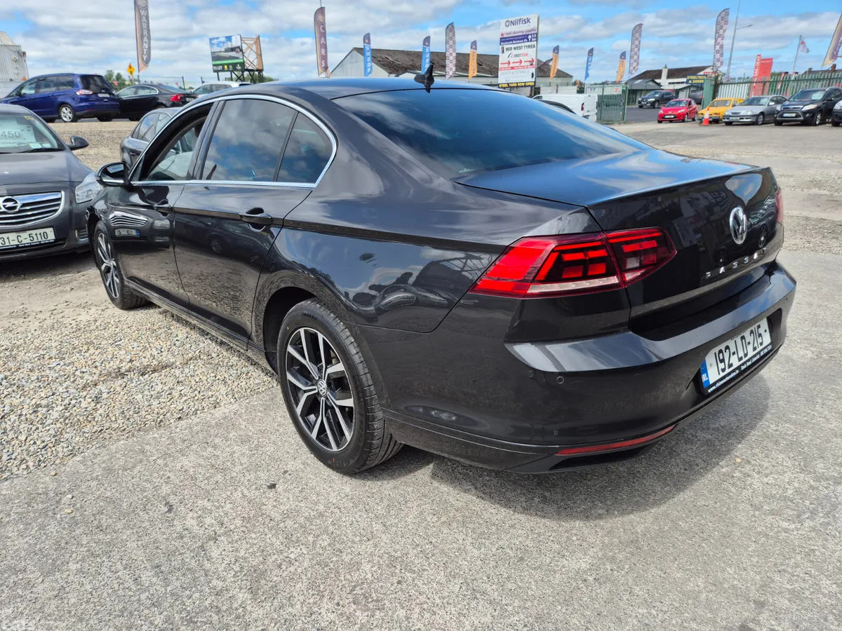 Volkswagen Passat Saloon, Diesel, 2019, Grey