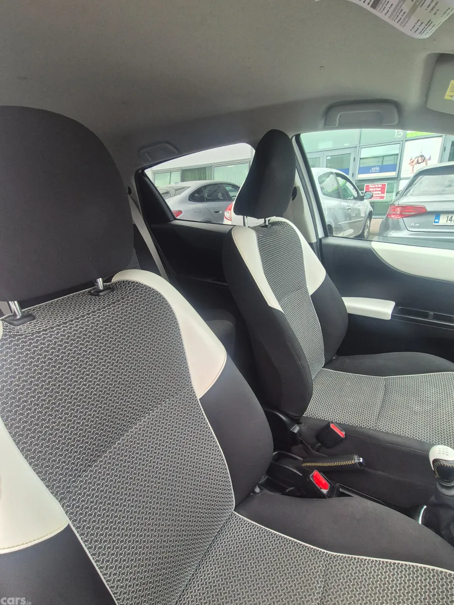 Toyota Yaris Hatchback, Petrol, 2014, White