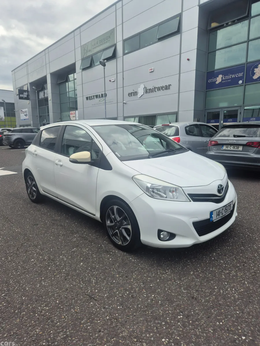Toyota Yaris Hatchback, Petrol, 2014, White