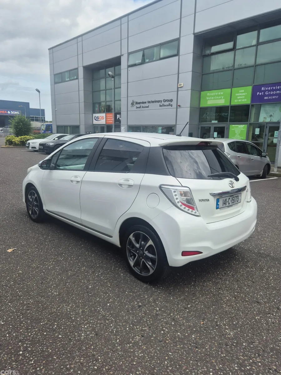 Toyota Yaris Hatchback, Petrol, 2014, White