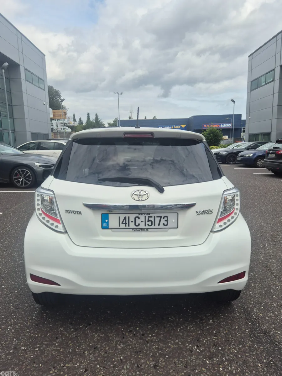Toyota Yaris Hatchback, Petrol, 2014, White