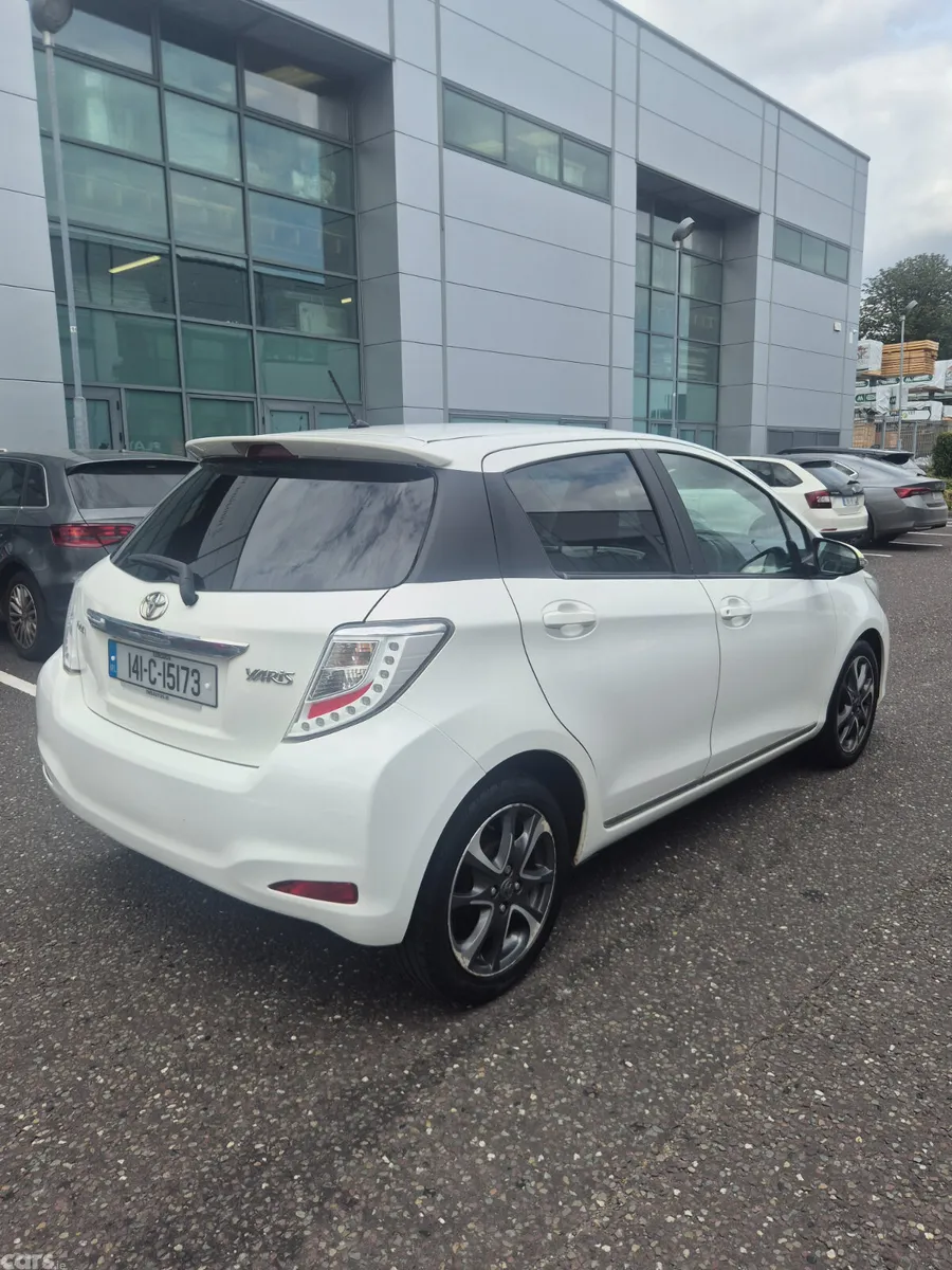 Toyota Yaris Hatchback, Petrol, 2014, White