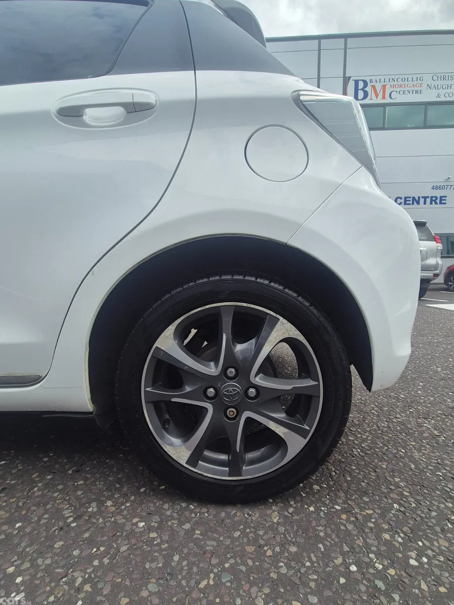 Toyota Yaris Hatchback, Petrol, 2014, White