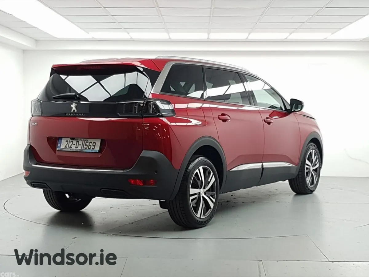 Peugeot 5008 MPV, Petrol, 2021, Red