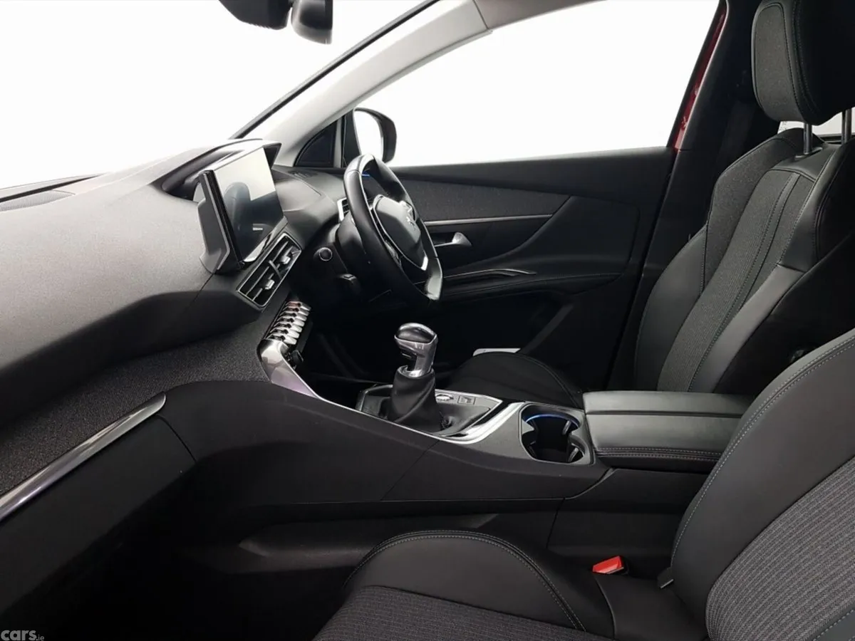 Peugeot 5008 MPV, Petrol, 2021, Red