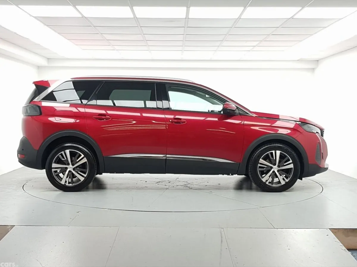 Peugeot 5008 MPV, Petrol, 2021, Red