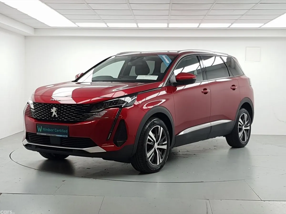 Peugeot 5008 MPV, Petrol, 2021, Red