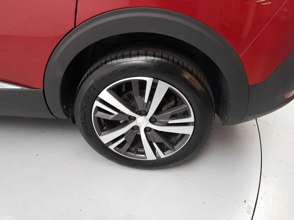 Peugeot 5008 MPV, Petrol, 2021, Red