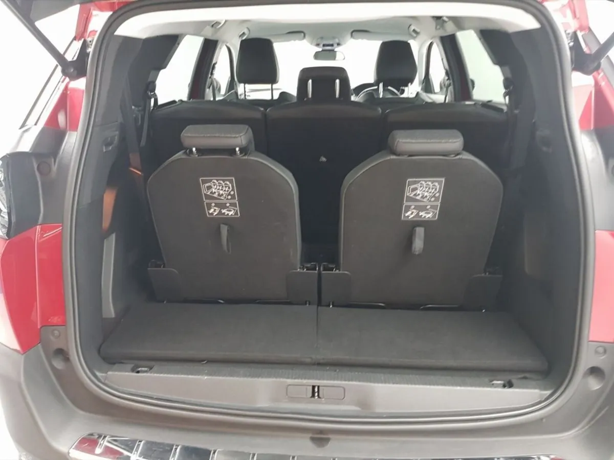 Peugeot 5008 MPV, Petrol, 2021, Red