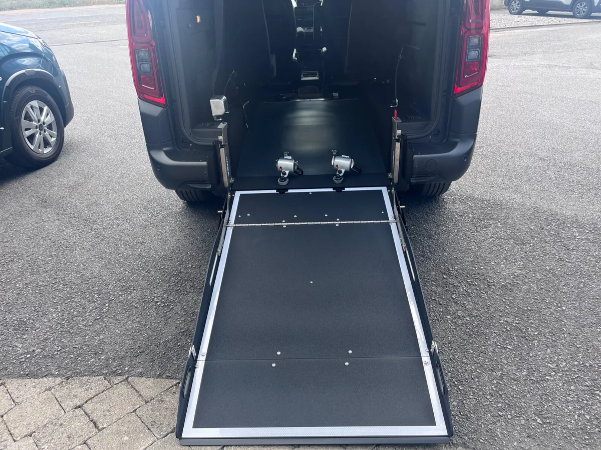 Citroen Berlingo Multispace MPV, Diesel, 2027, Black