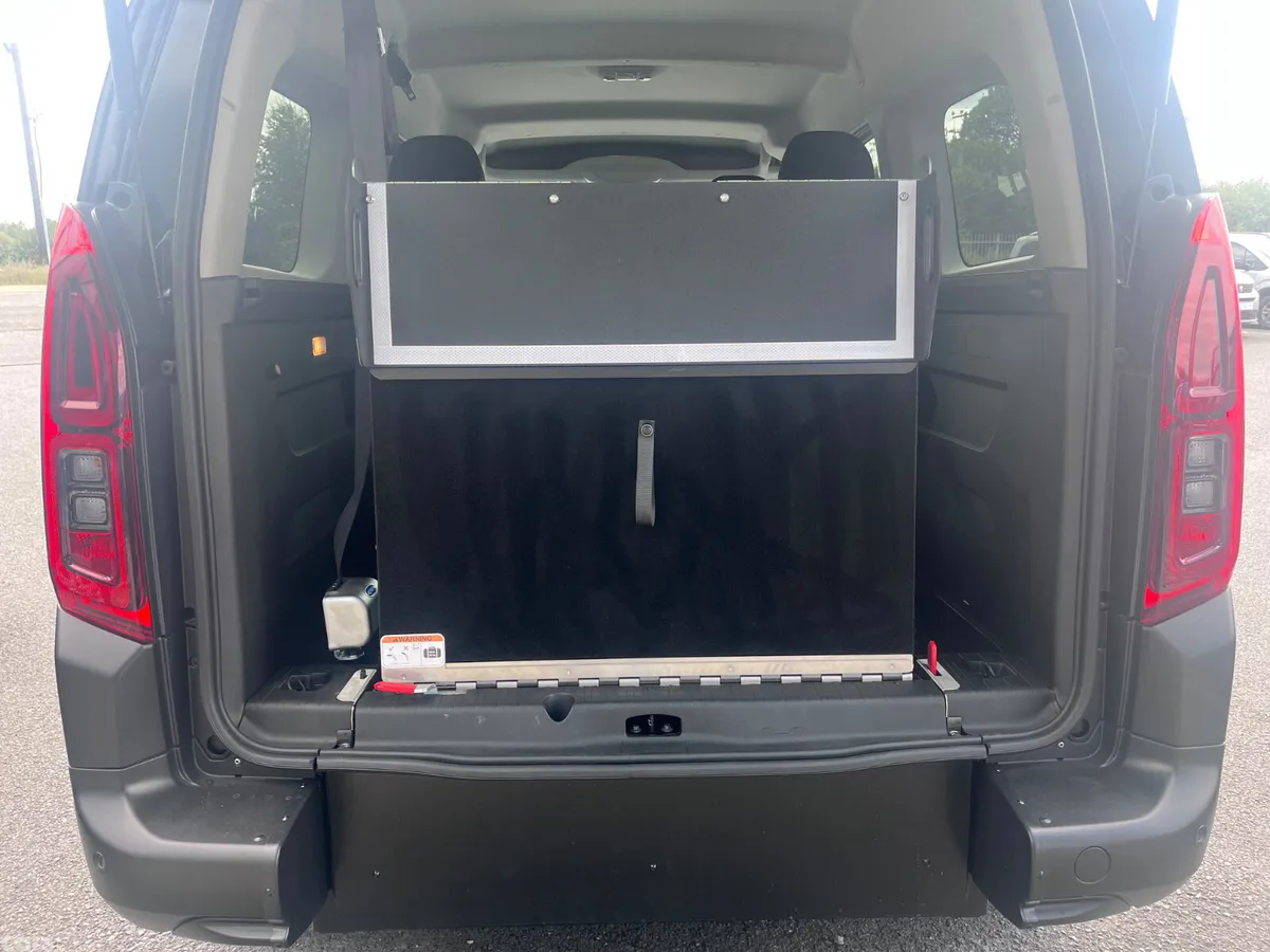 Citroen Berlingo Multispace MPV, Diesel, 2027, Black