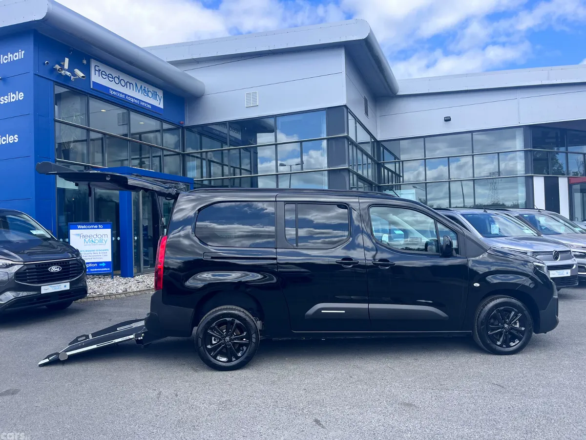 Citroen Berlingo Multispace MPV, Diesel, 2027, Black