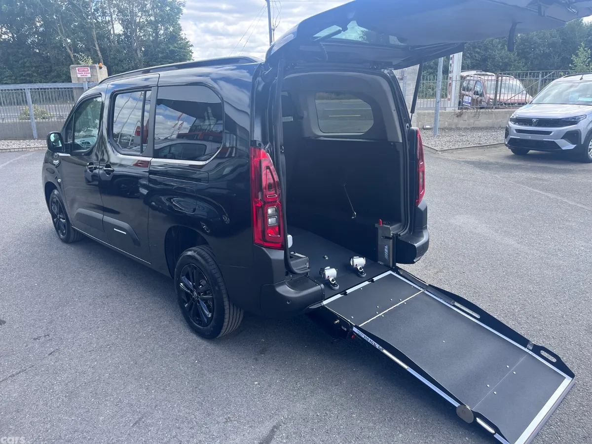 Citroen Berlingo Multispace MPV, Diesel, 2027, Black