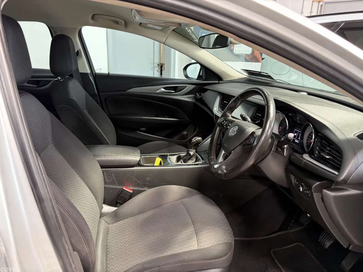 Opel Insignia Hatchback, Diesel, 2018, Grey