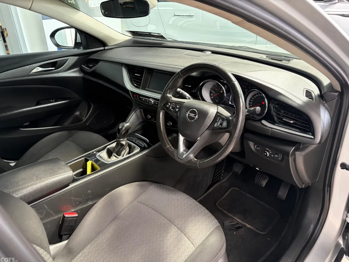 Opel Insignia Hatchback, Diesel, 2018, Grey