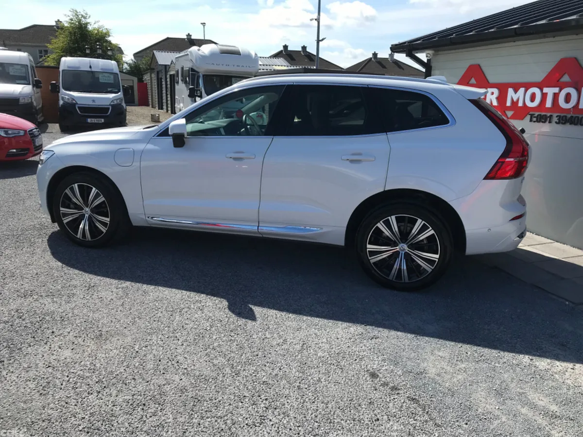 Volvo XC60 SUV, Petrol Plug-in Hybrid, 2022, White