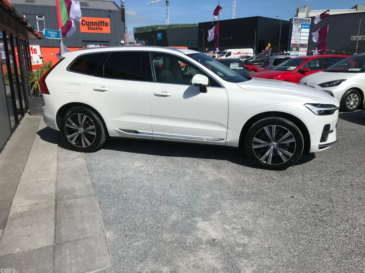 Volvo XC60 SUV, Petrol Plug-in Hybrid, 2022, White