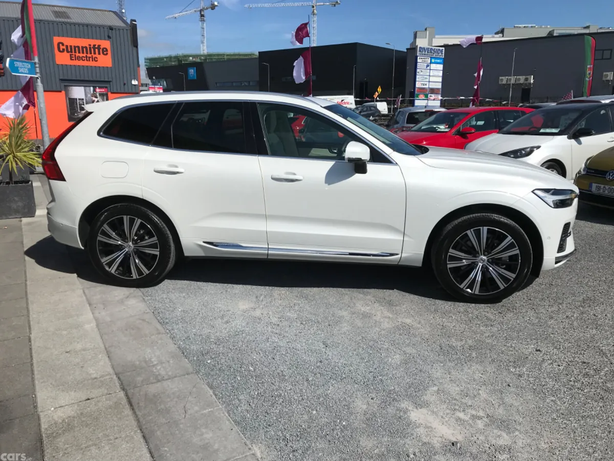 Volvo XC60 SUV, Petrol Plug-in Hybrid, 2022, White