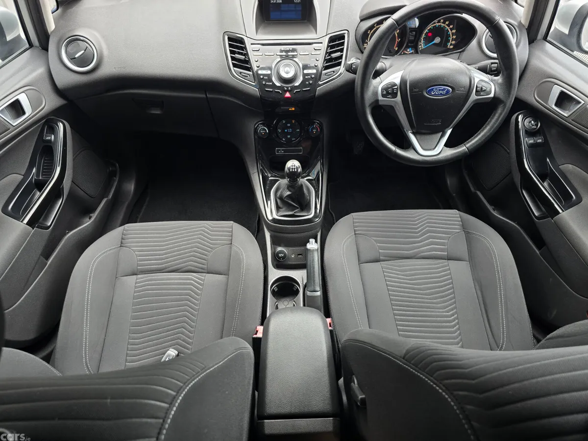 Ford Fiesta Hatchback, Petrol, 2015, Silver