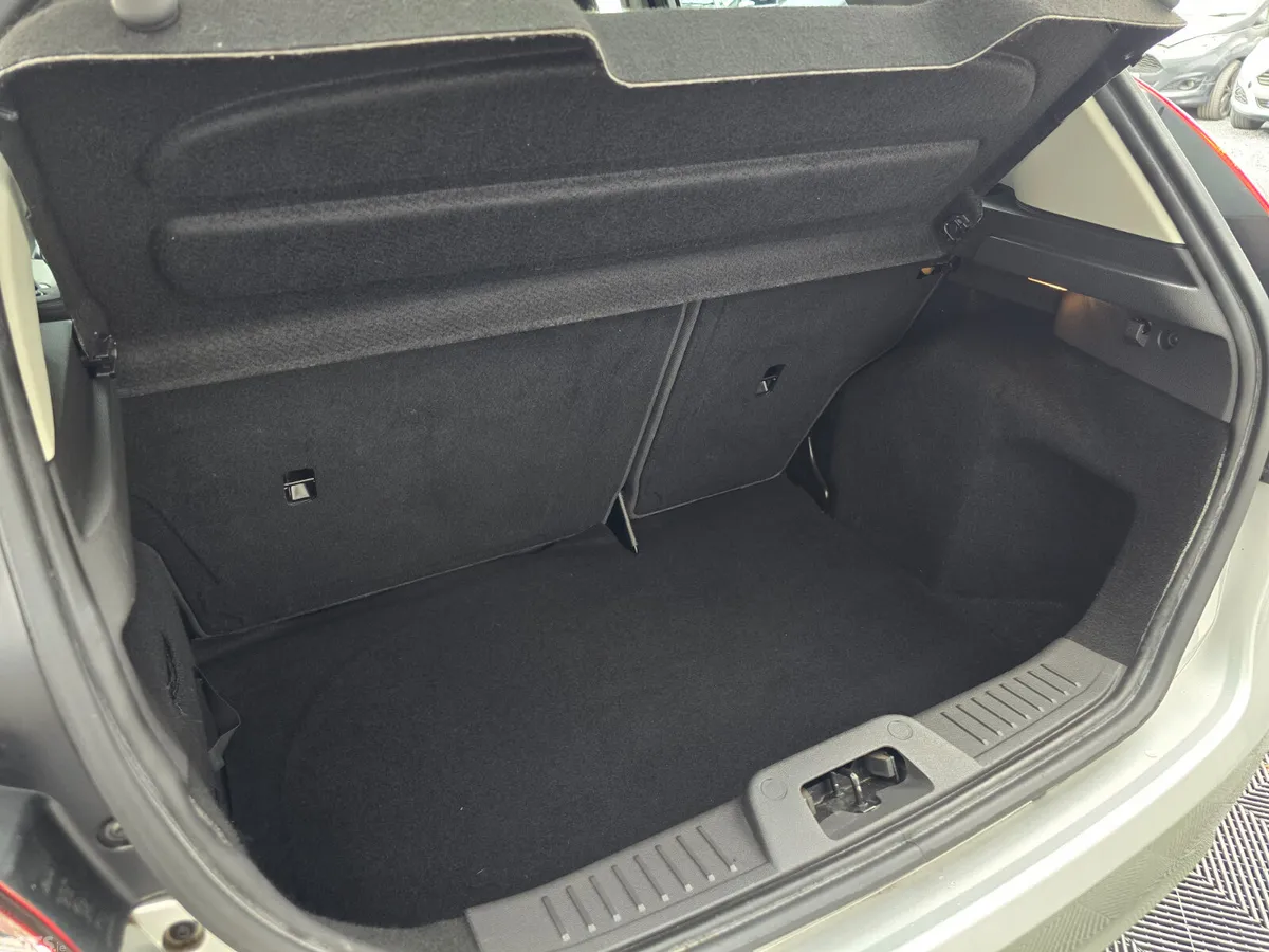 Ford Fiesta Hatchback, Petrol, 2015, Silver