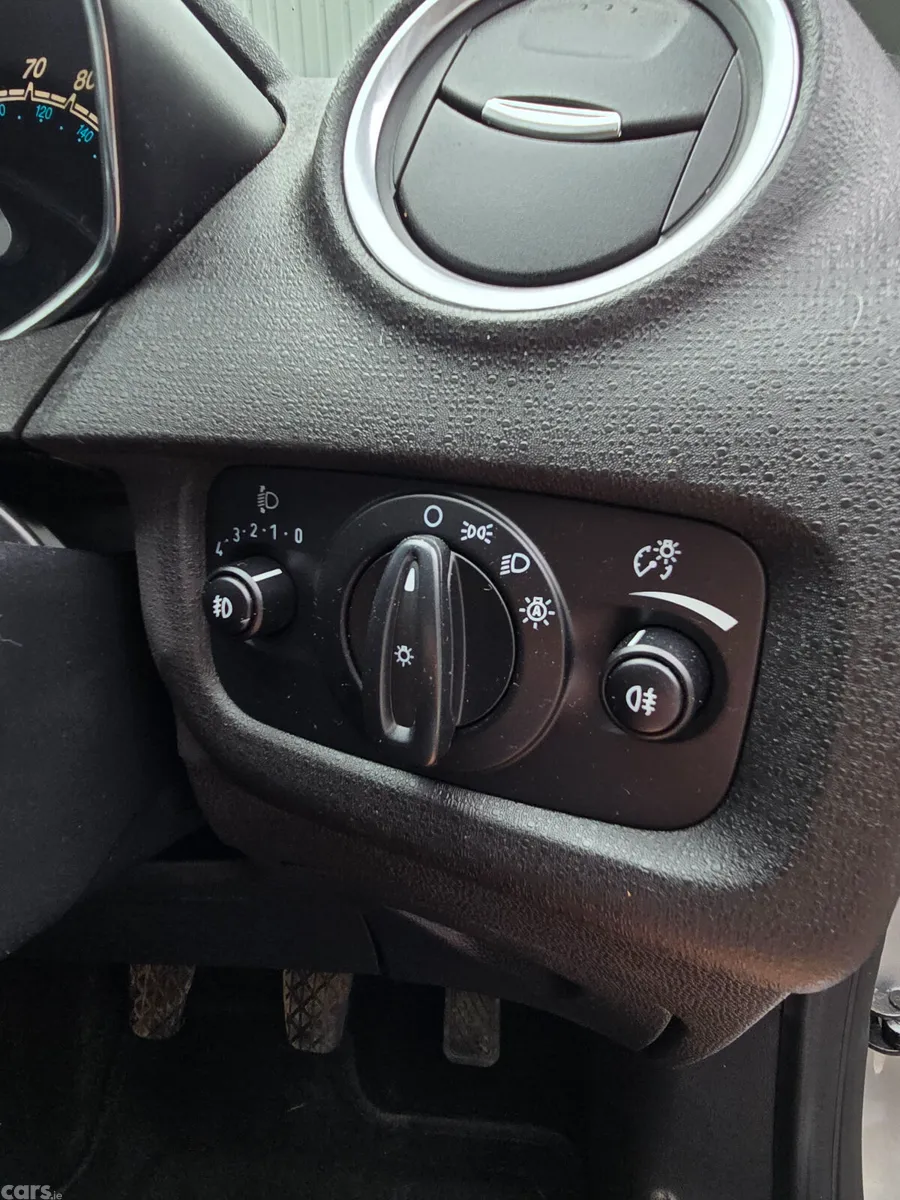 Ford Fiesta Hatchback, Petrol, 2015, Silver