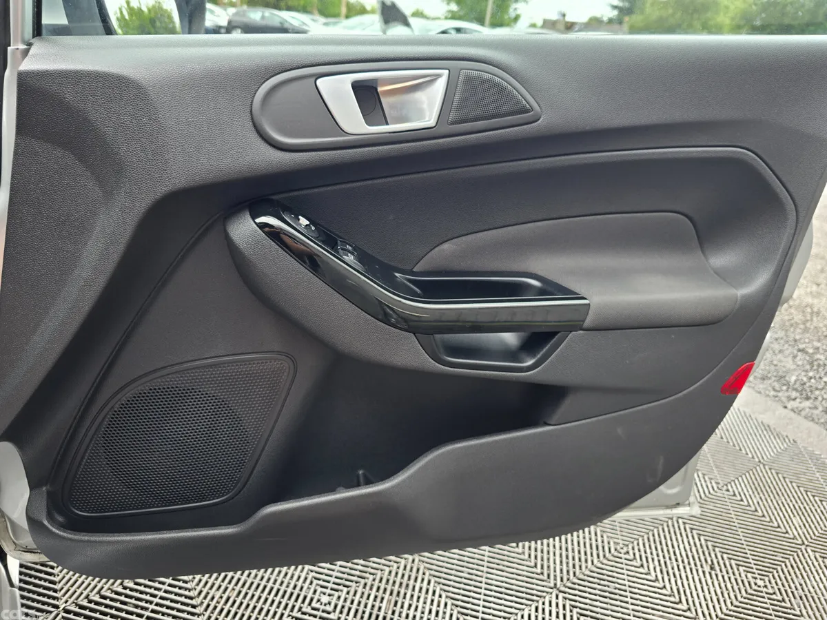 Ford Fiesta Hatchback, Petrol, 2015, Silver