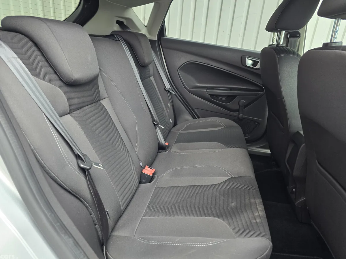 Ford Fiesta Hatchback, Petrol, 2015, Silver